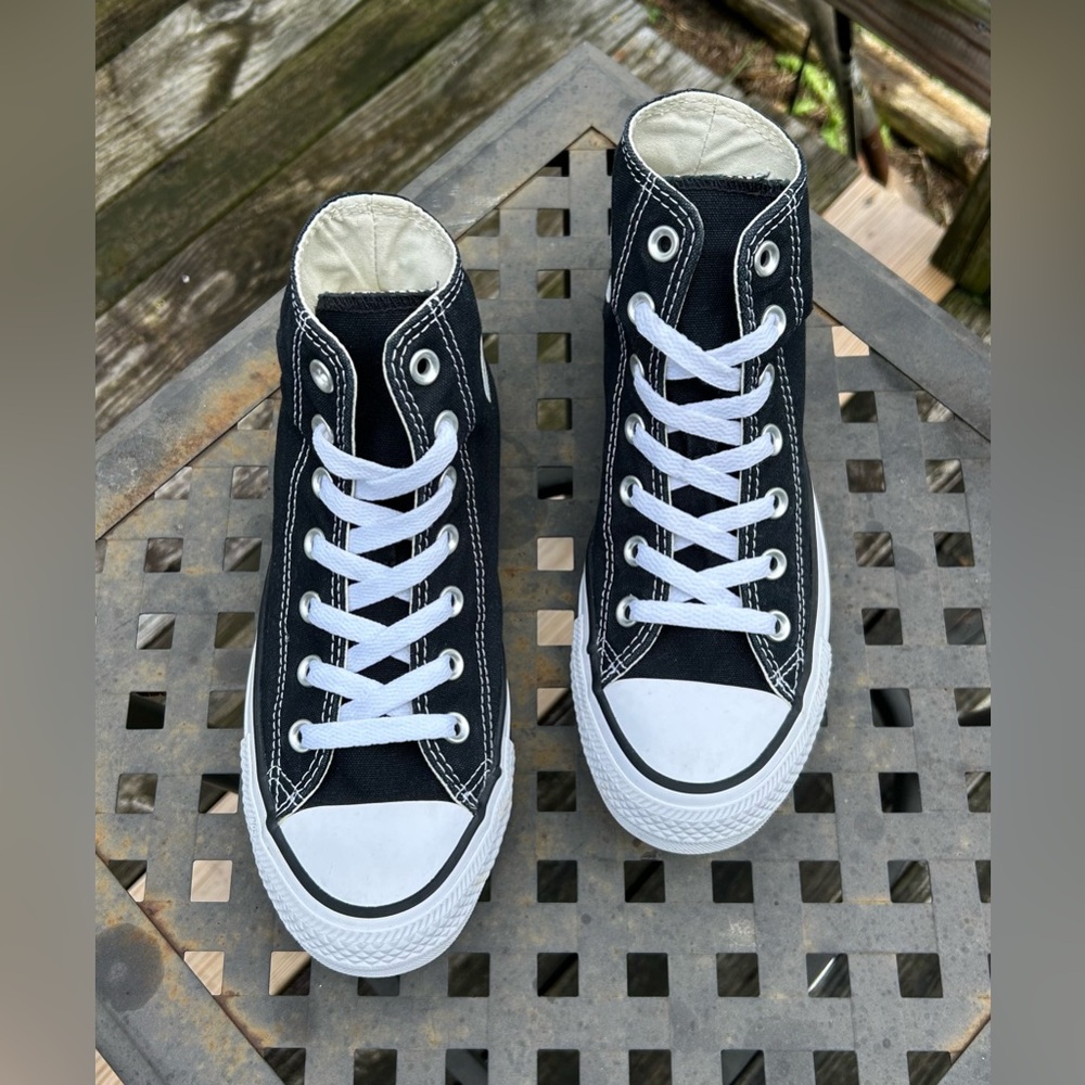 Converse CTAS Black canvas high tops. 6 women’s, 4 men’s - Picture 4 of 6